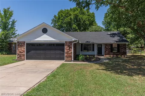 1710 Oakview Dr, Lavaca, AR 72941 photo 1