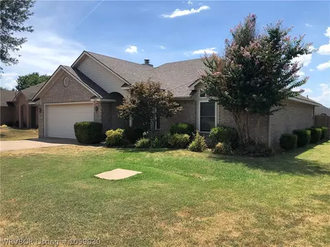 7204 Millennium Dr, Fort Smith, AR 72916 photo 2