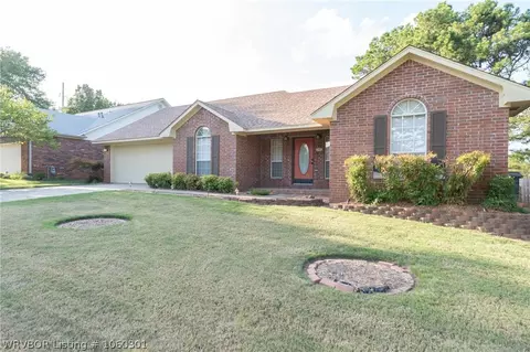 2406 L St, Barling, AR 72923 photo 5