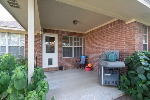 2406 L St, Barling, AR 72923 photo 9
