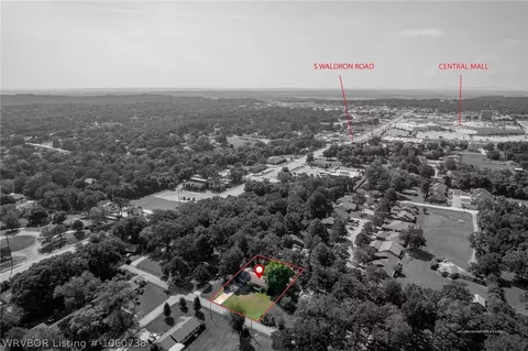 5210 Highland Dr, Fort Smith, AR 72903 photo 4