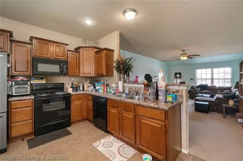 204 Colony Ct, Barling, AR 72923 photo 6