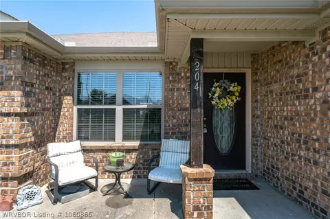 204 Colony Ct, Barling, AR 72923 photo 2