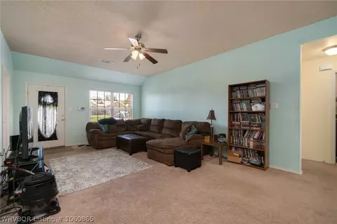 204 Colony Ct, Barling, AR 72923 photo 3
