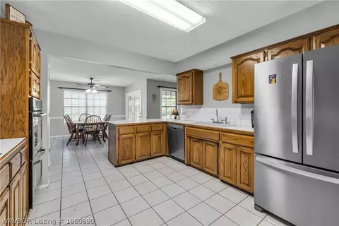 2010 E Hickory St, Greenwood, AR 72936 photo 7