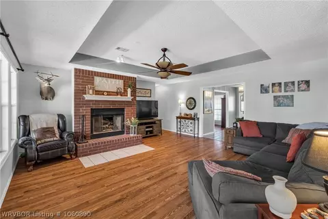 2010 E Hickory St, Greenwood, AR 72936 photo 4