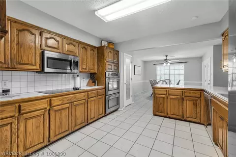 2010 E Hickory St, Greenwood, AR 72936 photo 8
