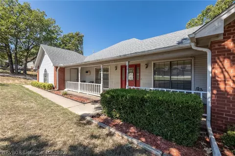 2010 E Hickory St, Greenwood, AR 72936 photo 2