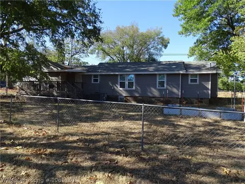 1301 Church St, Barling, AR 72923 photo 4