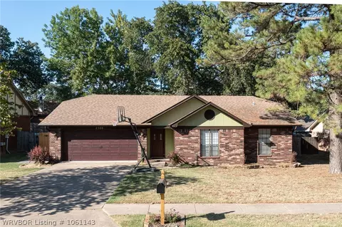 2308 Pine Ln, Barling, AR 72923 photo 1