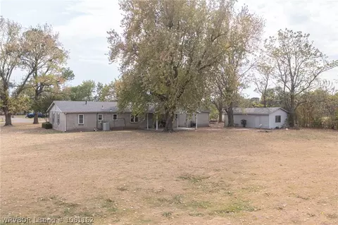 200 W Pryor Ave, Pocola, OK 74902 photo 4