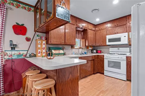 200 W Pryor Ave, Pocola, OK 74902 photo 7