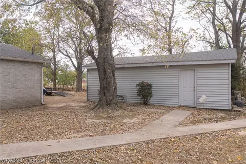 200 W Pryor Ave, Pocola, OK 74902 photo 6