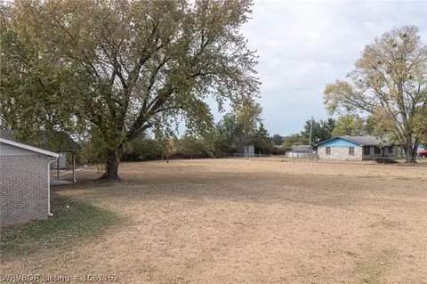 200 W Pryor Ave, Pocola, OK 74902 photo 5