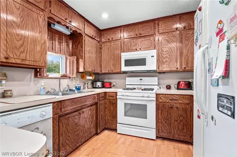 200 W Pryor Ave, Pocola, OK 74902 photo 8