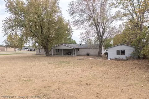 200 W Pryor Ave, Pocola, OK 74902 photo 3