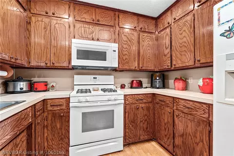 200 W Pryor Ave, Pocola, OK 74902 photo 9