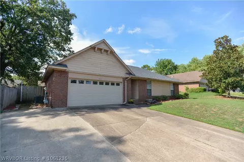 2403 Meadow Ln, Barling, AR 72923 photo 2