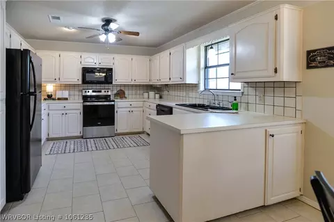 2403 Meadow Ln, Barling, AR 72923 photo 9