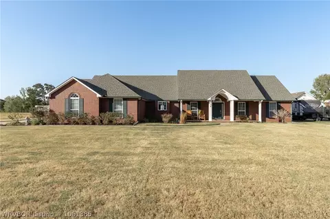1734 Nixon Rd, Lavaca, AR 72941