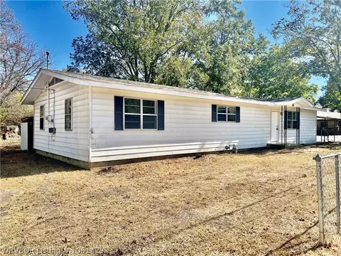 557 Sunshine St, Waldron, AR 72958 photo 2