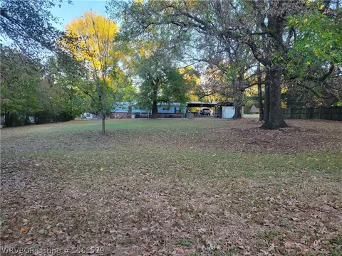 813 13th St, Ozark, AR 72949 photo 4