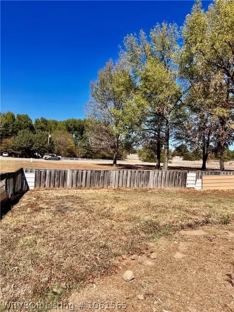 2004 E Broadway St, Spiro, OK 74959 photo 11