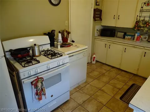 818 N Albert Pike Ave, Fort Smith, AR 72903 photo 2