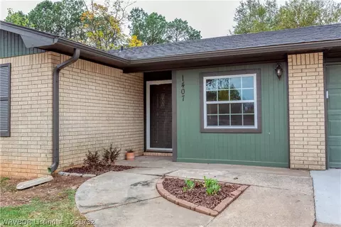 1407 14th Cir, Barling, AR 72923 photo 2