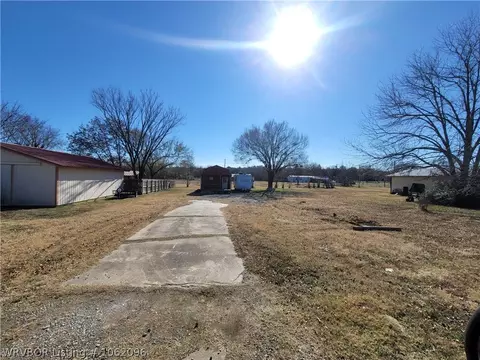 21729 Main St, Howe, OK 74940 photo 2