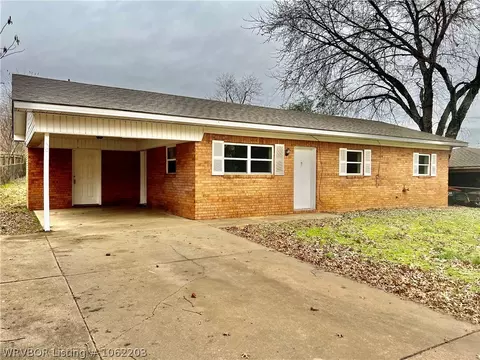 505 Pleasant Dr, Ozark, AR 72949 photo 1