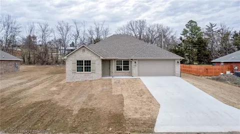 305 Adysen, Roland, OK 74954