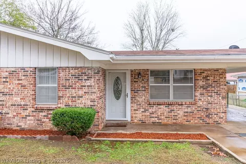 1809 Kris Dr, Ozark, AR 72949 photo 1