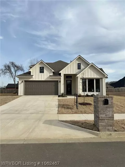 6911 Stonebrook Dr, Fort Smith, AR 72916