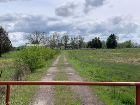 5608 Industrial Park Rd, Van Buren, AR 72956