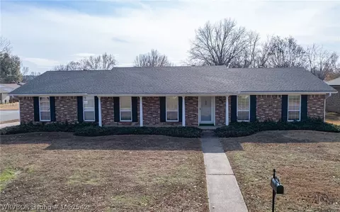 1418 Southridge Ln, Fort Smith, AR 72908 photo 1