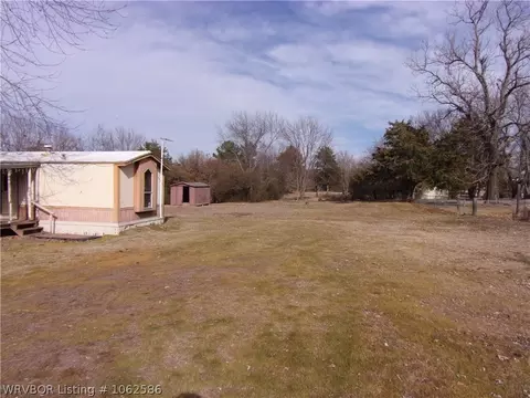 306 Crumpler St, Altus, AR 72821 photo 3