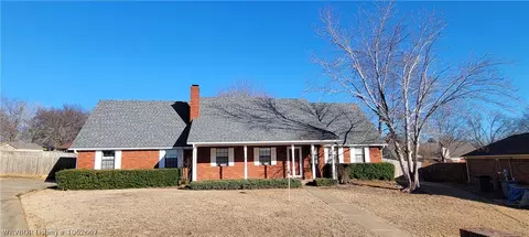 1102 J Cir, Barling, AR 72923 photo 2