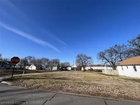1024 S 10th St, Fort Smith, AR 72901
