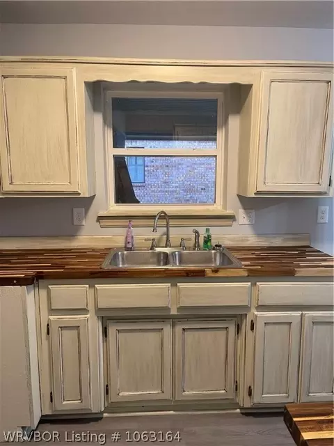 205 Brown St, Paris, AR 72855 photo 7