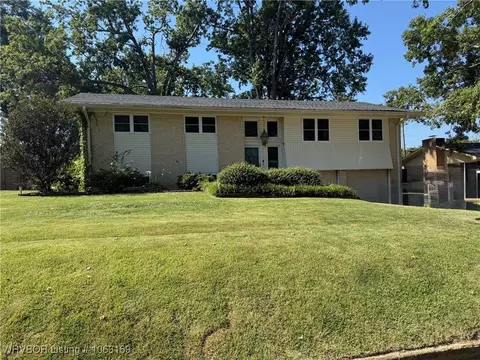 706 E Lucy Ave, Sallisaw, OK 74955