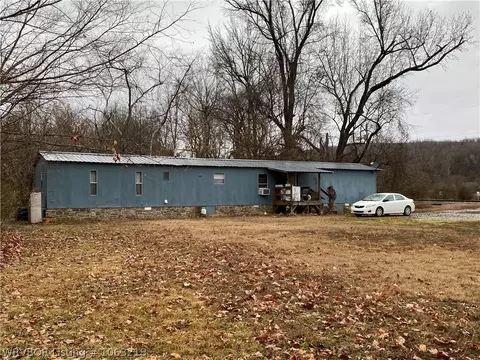 622 E Front Ave, Chester, AR 72934 photo 2