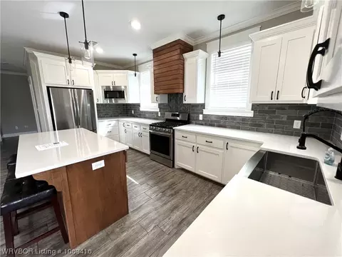 1910 Ebbing Loop, Barling, AR 72923 photo 8