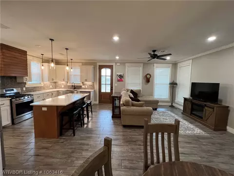 1910 Ebbing Loop, Barling, AR 72923 photo 10