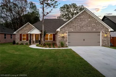 8421 Broadley Dr, Fort Smith, AR 72916