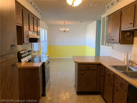 5805 S Enid Cir, Fort Smith, AR 72903 photo 7