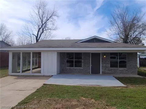 112 Lura Ln, Van Buren, AR 72956