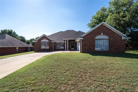 1311 Springhills Dr, Alma, AR 72921