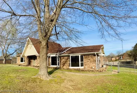 406 7th St, Barling, AR 72923