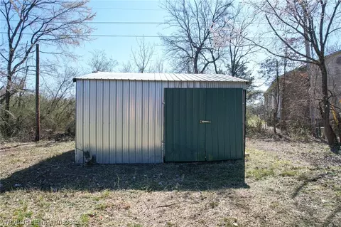 205 Howard St, Pocola, OK 74902 photo 4